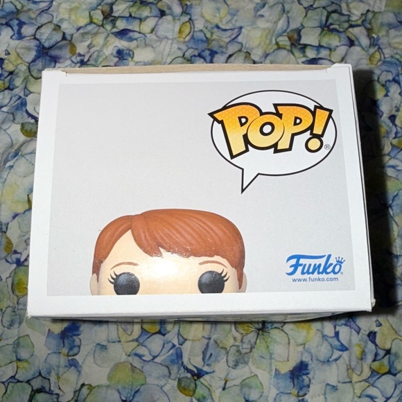 Funko Pop The Office - Erin Hannon Vinyl Figure - Picture 6 of 7